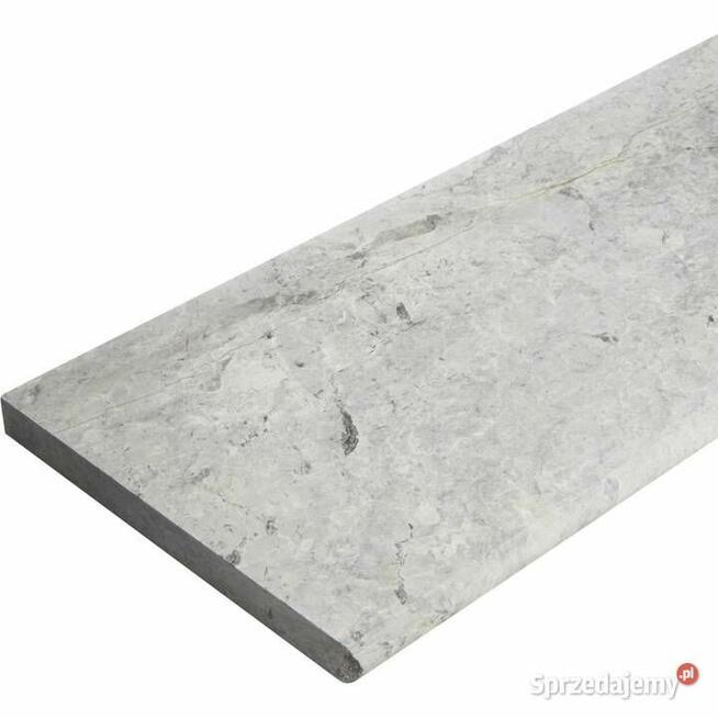 Stopień marmurowy Tundra Grey polerowany z BN 135x33x2cm