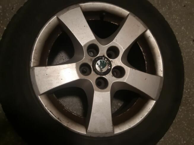 Koła aluminiowe z oponami letnimi od skody Fabi