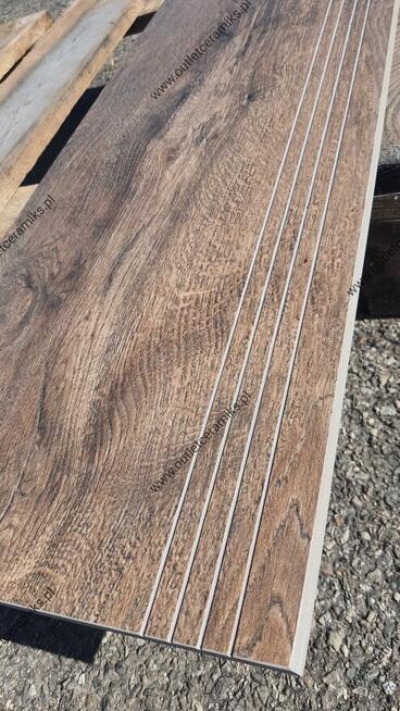 Stopnica drewnopodobna na schody 120x30 Guardian brown