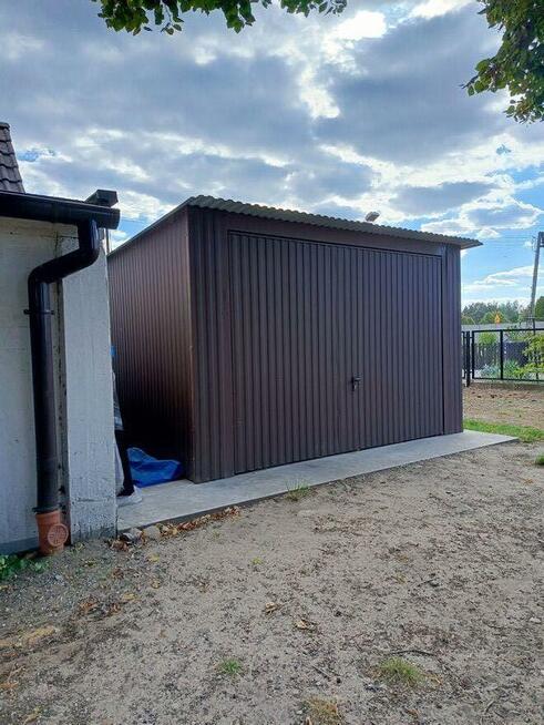 Dom, budynek gospodarczy i dwa garaże