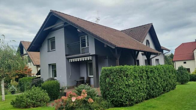 Zadbany dom w Cieszynie w dzielnicy Mnisztwo.