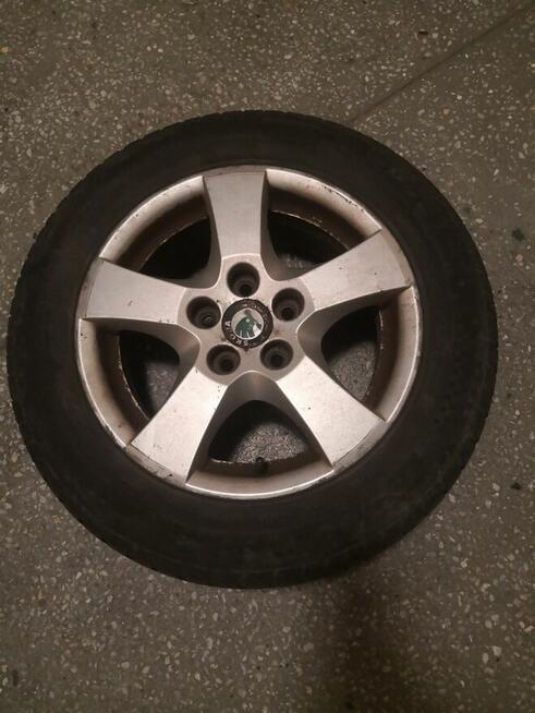 Koła aluminiowe z oponami letnimi od skody Fabi