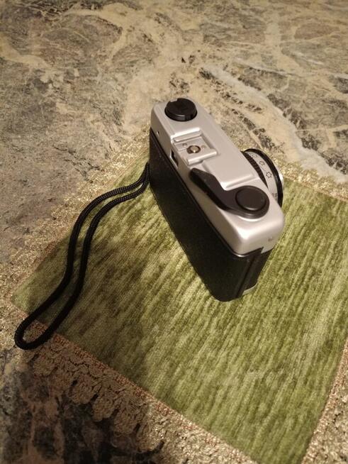 Dwa Zabytkowe Aparaty Kodak i Beirette Vintage