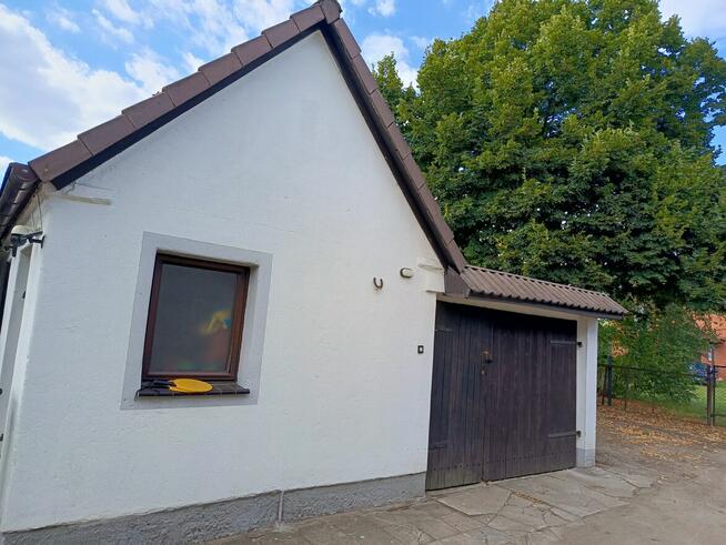 Dom, budynek gospodarczy i dwa garaże