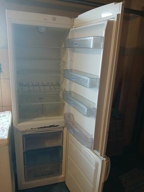 Lodówka chłodziarko zamrażarka Whirlpool 185 x 60 energy A+