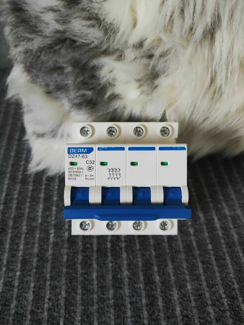 Wyłącznik nadprądowy MCB BERM DZ47-63 C32 bezpiecznik