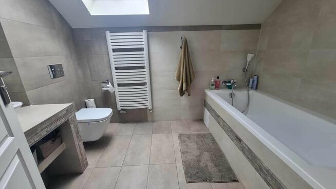 Zadbany dom w Cieszynie w dzielnicy Mnisztwo.