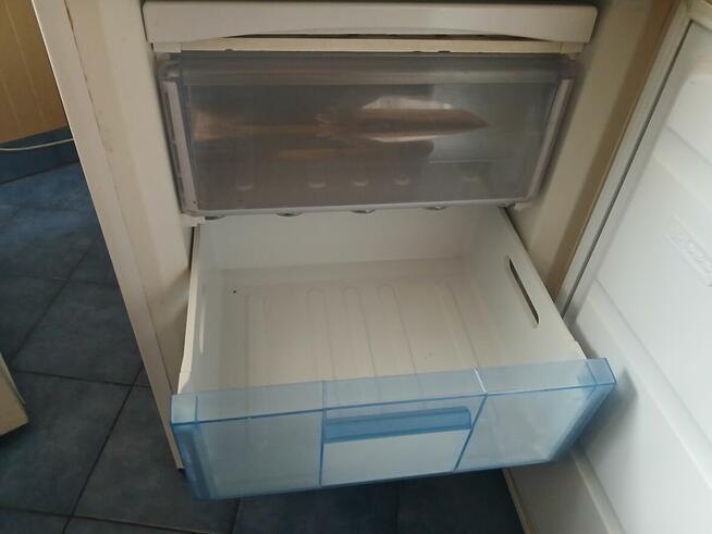 Lodówka chłodziarko zamrażarka Whirlpool 185 x 60 energy A+