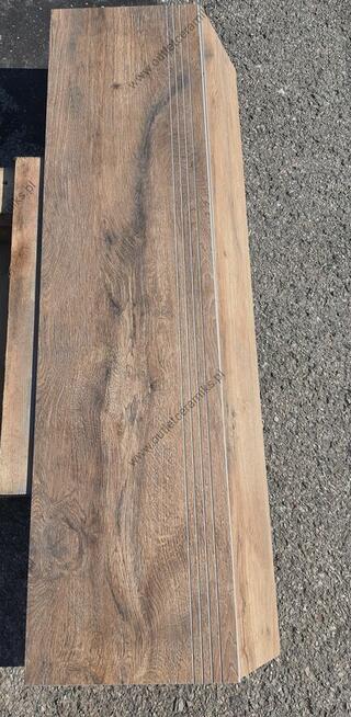 Stopnica drewnopodobna na schody 120x30 Guardian brown