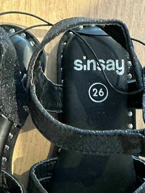 Czarne sandały dziewczęce Sinsay, rozmiar 26