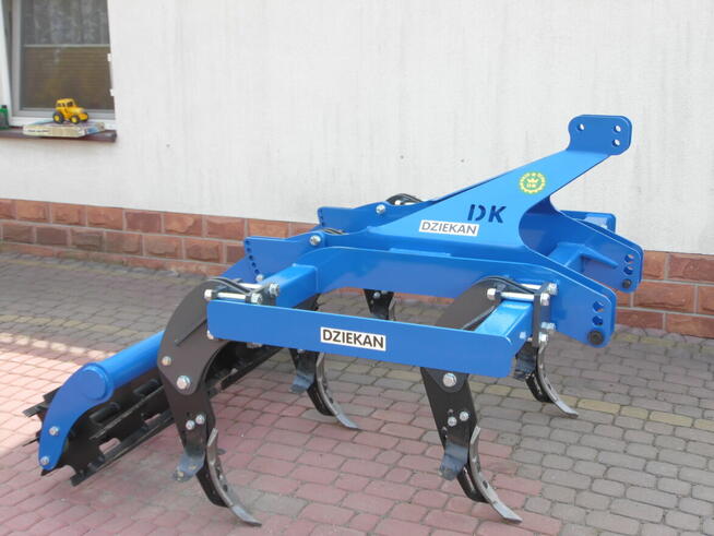 Pług dłutowy bezorkowy M- PIRAT PDBMP 16K2S f. DZIEKAN