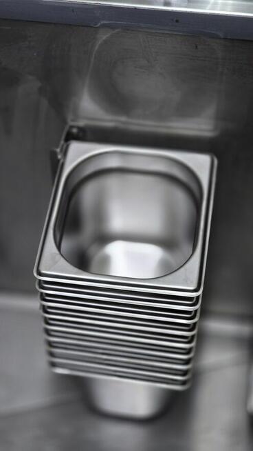 Stół chłodniczy 3 drzwiowy STALGAST 832232 nadstawka szklana