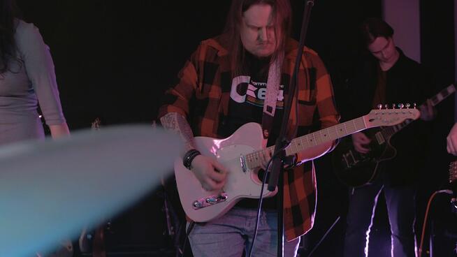 Nauka śpiewu, gry na gitarze, pianinie, perkusji