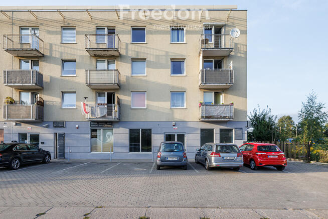 Przestronny lokal użytkowy z dużą witryną od ulicy