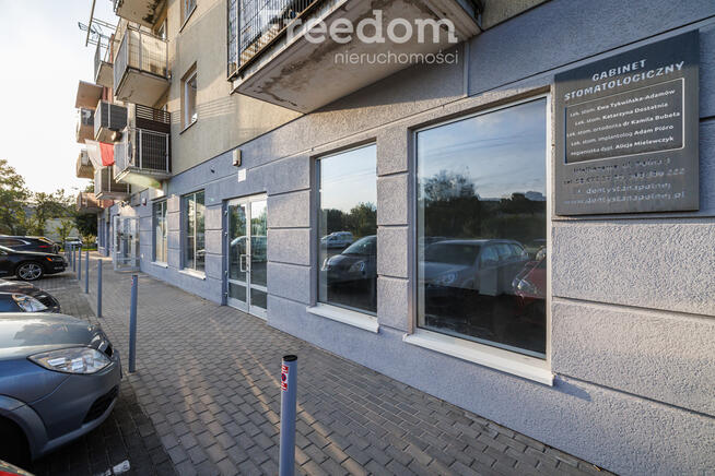 Przestronny lokal użytkowy z dużą witryną od ulicy