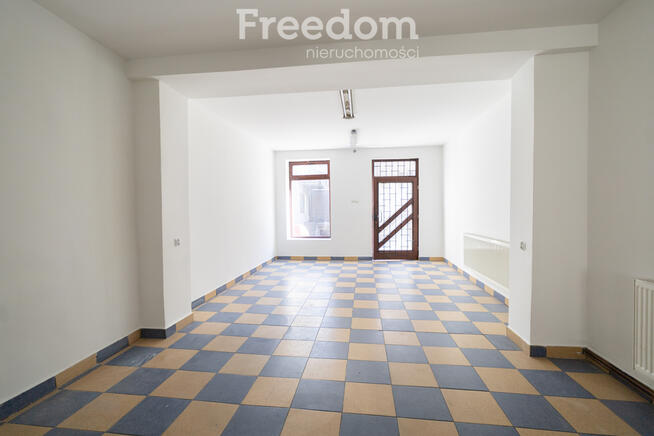 Kamienica z mieszkaniami i lokalem usługowym