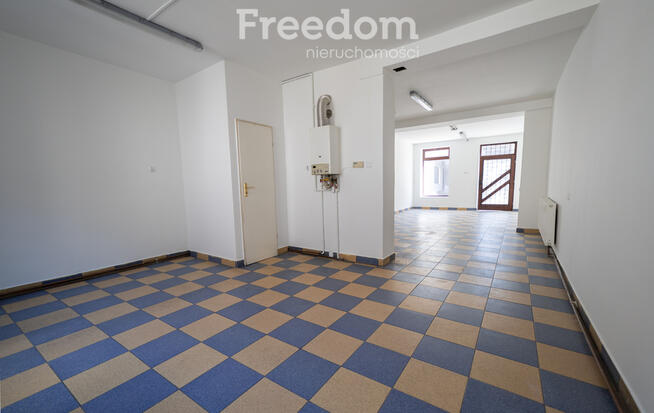 Kamienica z mieszkaniami i lokalem usługowym