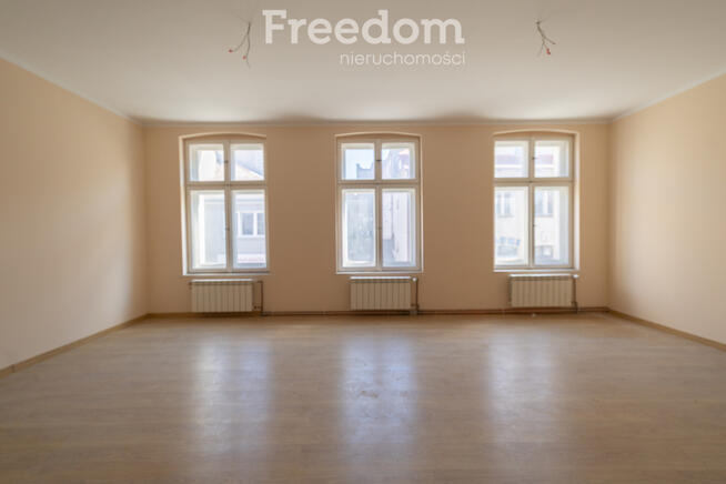 Kamienica z mieszkaniami i lokalem usługowym