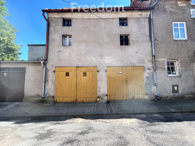 Kamienica z mieszkaniami i lokalem usługowym