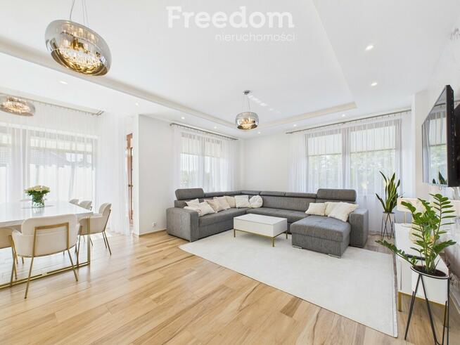 Zachwycający DOM WOLNOSTOJĄCY w zielonej okolicy