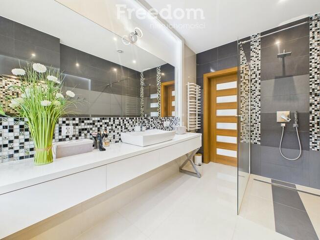 Zachwycający DOM WOLNOSTOJĄCY w zielonej okolicy