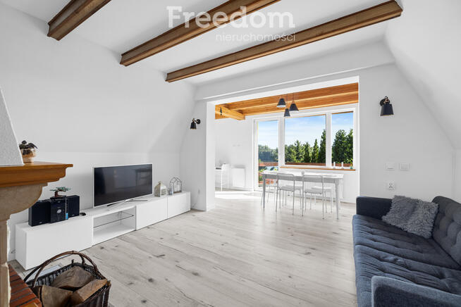 Dom w pierwszej linii zabudowy jeziora.