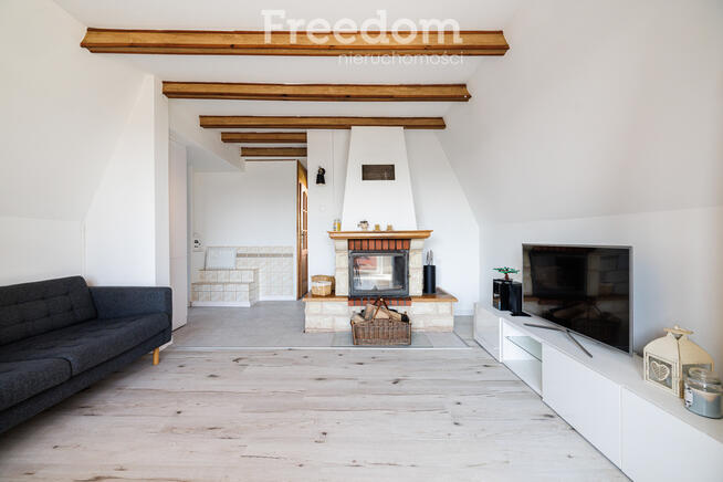 Dom w pierwszej linii zabudowy jeziora.