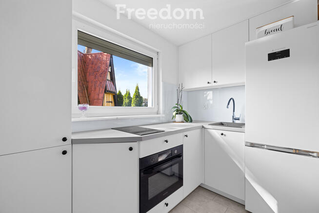 Dom w pierwszej linii zabudowy jeziora.