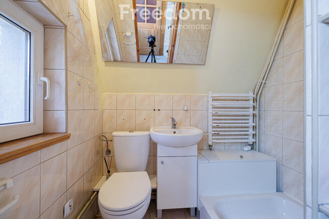 Dom w pierwszej linii zabudowy jeziora.