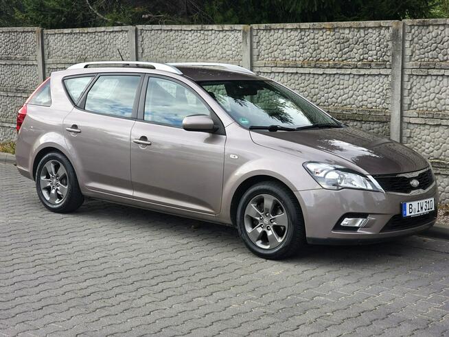 Kia Cee'd LIFT. 1.4 Benzyna Kombi. PRZEBIEG: 137.318. Bezwypadkowa. GWARANCJA