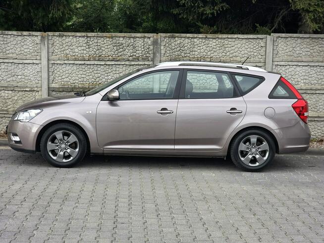 Kia Cee'd LIFT. 1.4 Benzyna Kombi. PRZEBIEG: 137.318. Bezwypadkowa. GWARANCJA