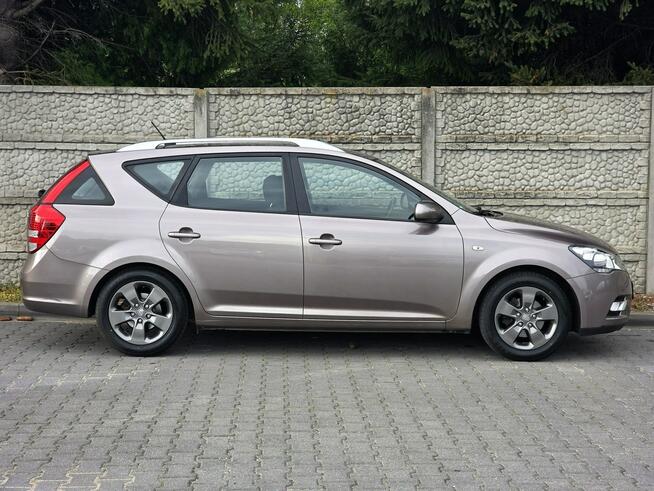 Kia Cee'd LIFT. 1.4 Benzyna Kombi. PRZEBIEG: 137.318. Bezwypadkowa. GWARANCJA