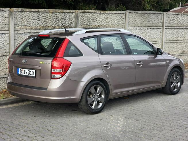 Kia Cee'd LIFT. 1.4 Benzyna Kombi. PRZEBIEG: 137.318. Bezwypadkowa. GWARANCJA