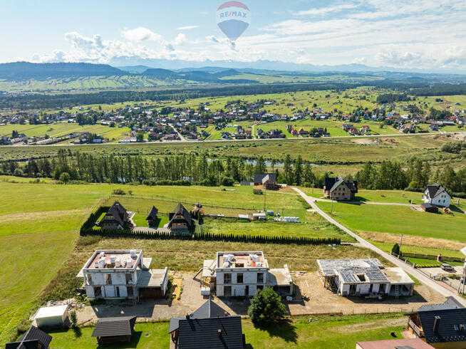Dom z widokiem na jezioro i Tatry