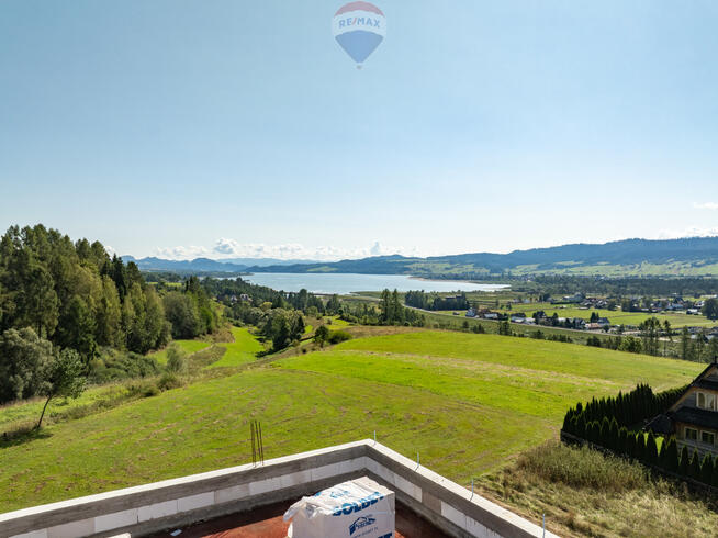 Dom z widokiem na jezioro i Tatry