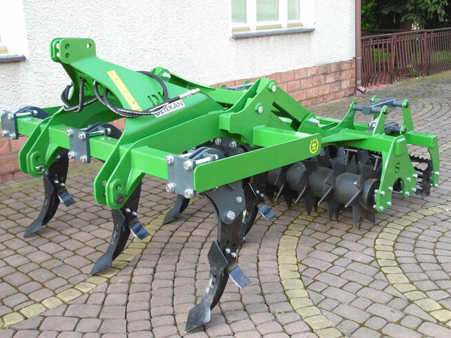 Pług dłutowy bezorkowy- mulczujący PIRAT MAX PDBPM 16K2F2Z