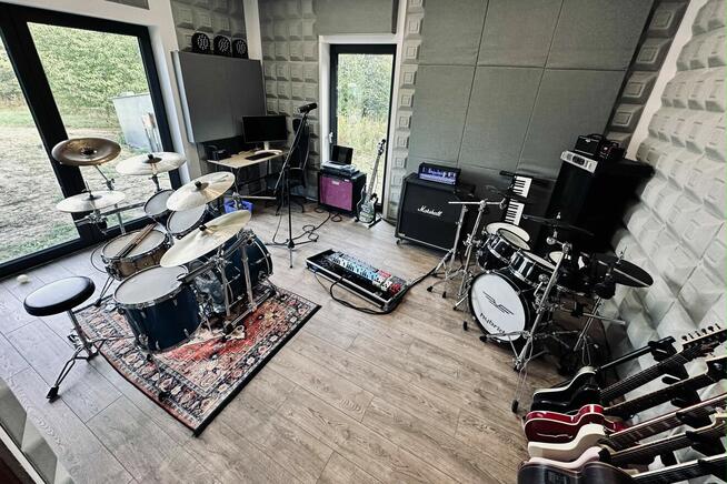 Nauka śpiewu, gry na gitarze, pianinie, perkusji