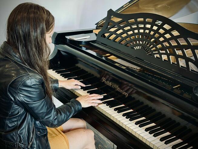 Nauka śpiewu, gry na gitarze, pianinie, perkusji