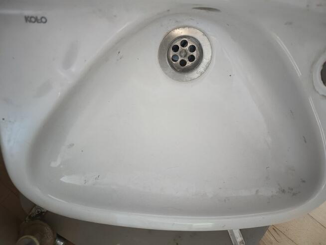 Mała umywalka do WC, łazienki