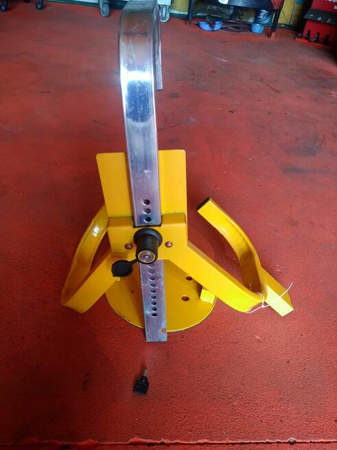 BLOKADA NA KOŁO SAMOCHODU ANTYKRADZIEŻOWA UNIWERSALNA ZABEZP