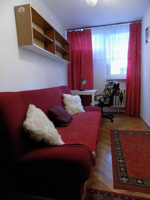 Al. jana Pawła II, rondo ONZ, przy dwóch liniach metra