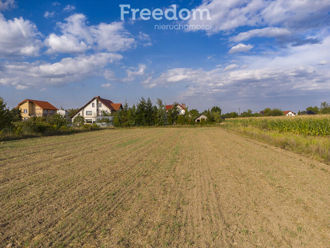 Działka budowlana 10 arów – świetna lokalizacja