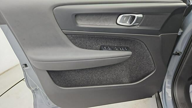 Volvo XC 40 BEV 73kWh P6 Recharge Core ! Z Polskiego Salonu ! Faktura Vat !