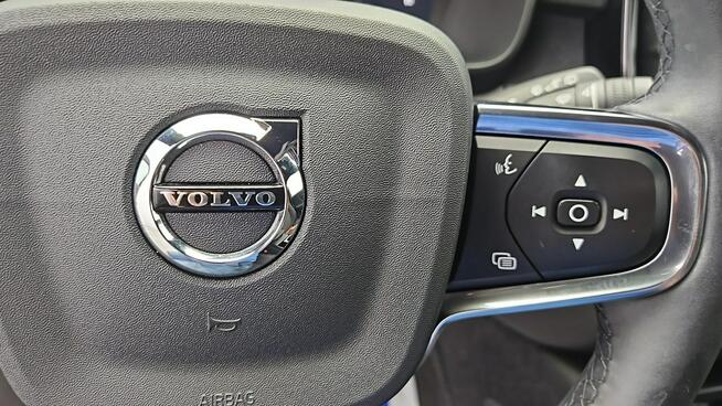 Volvo XC 40 BEV 73kWh P6 Recharge Core ! Z Polskiego Salonu ! Faktura Vat !