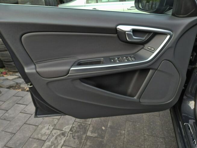 V60 2.0 D3 MOMENTUM 136KM XENON skóra NAVI pdc SERWIS bezwypadek 2014