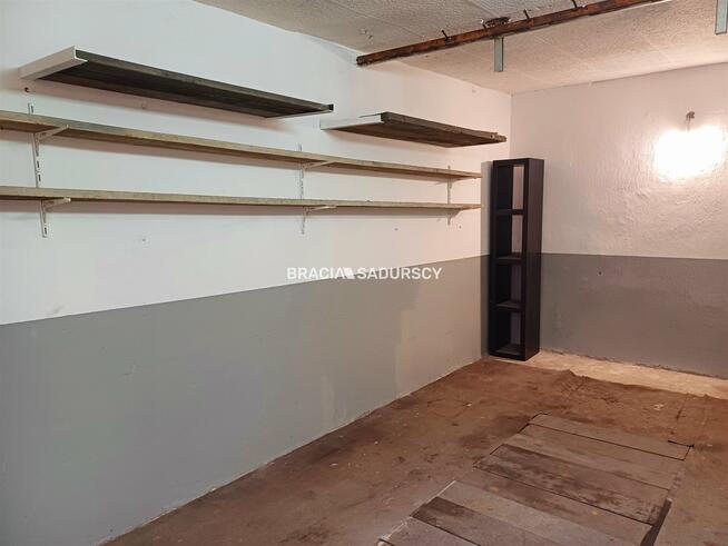 Garaż Kraków Prądnik Czerwony, Rakowice, Spadochroniarzy