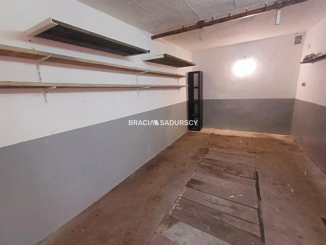 Garaż Kraków Prądnik Czerwony, Rakowice, Spadochroniarzy