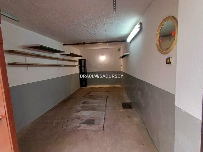 Garaż Kraków Prądnik Czerwony, Rakowice, Spadochroniarzy