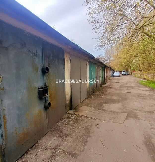 Garaż Kraków Prądnik Czerwony, Rakowice, Spadochroniarzy