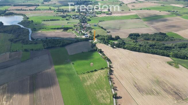 Malownicza działka na sprzedaż przy kanale.